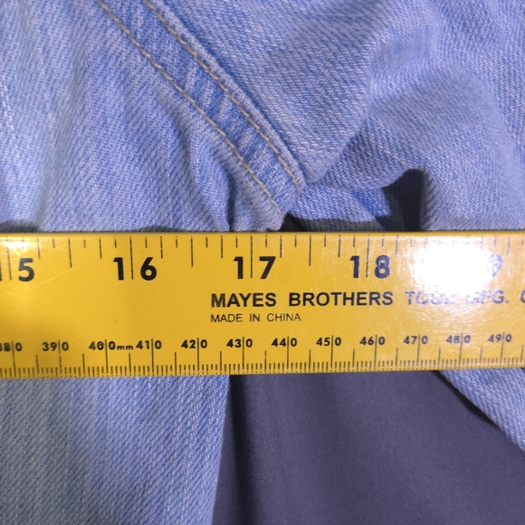 Abercrombie & Fitch Jean Jacket Junior Girl Size XL Light Wash Distressed - Picture 3 of 6